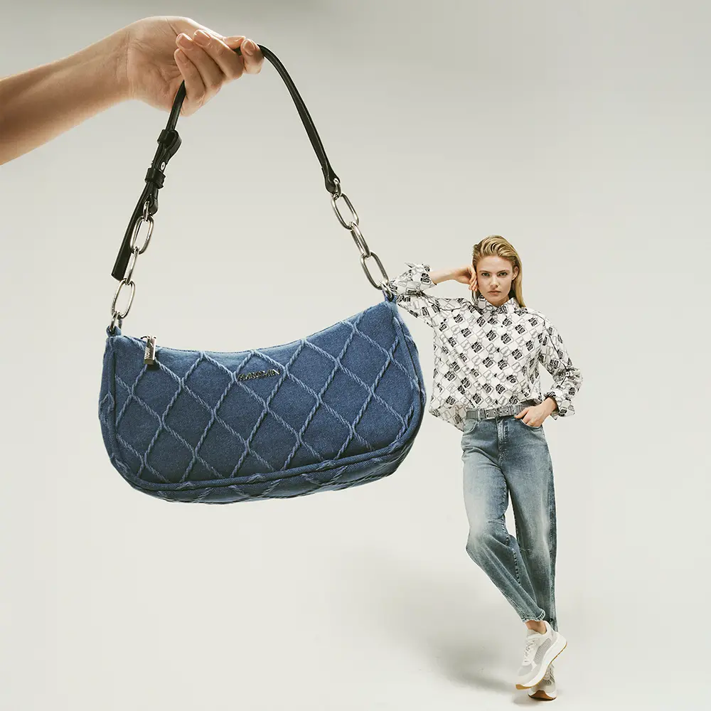 Blouse met patroon, riem en tas