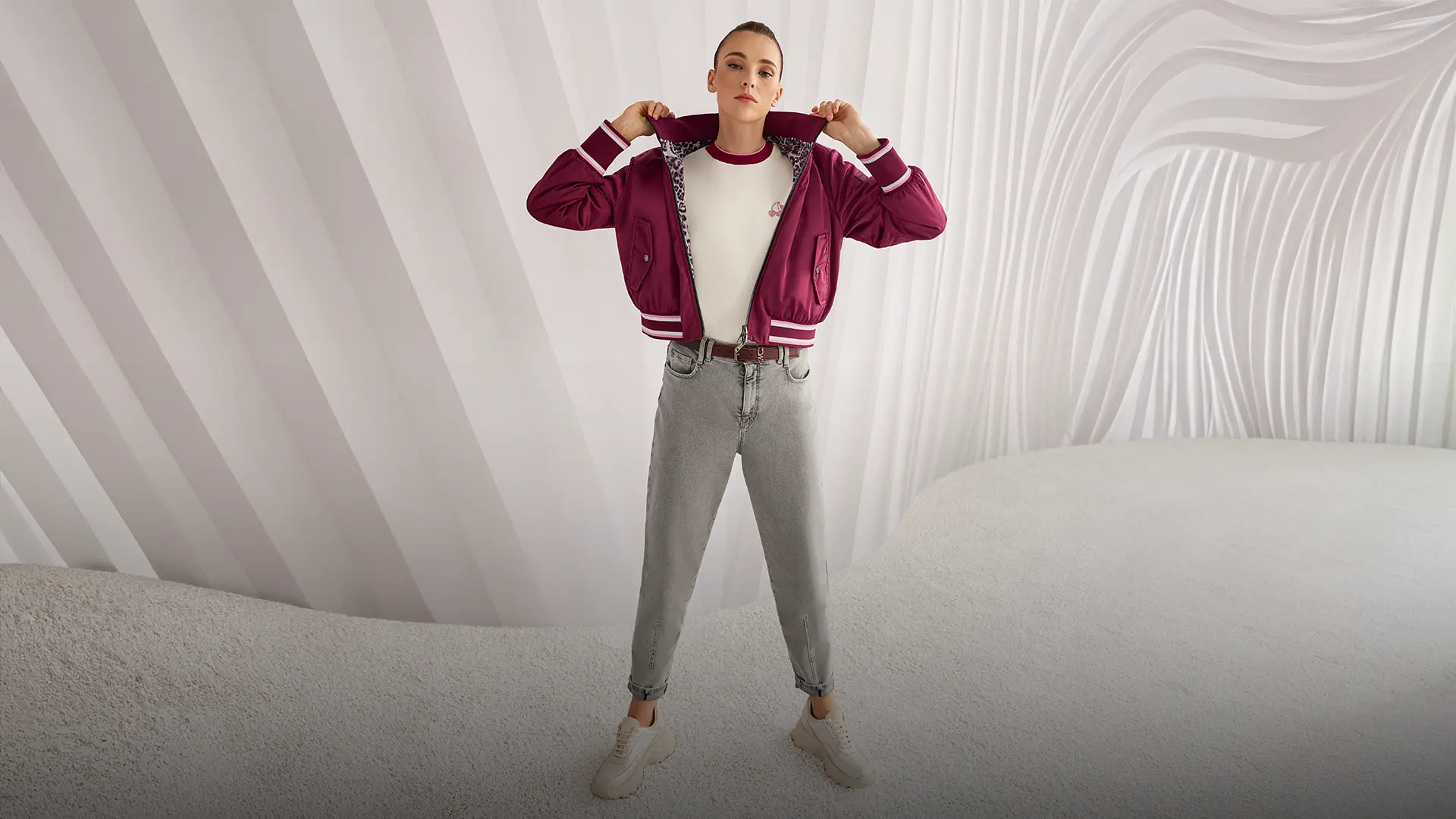 Reversible bomber jacket in cherry red, loose fit, slightly cropped cut