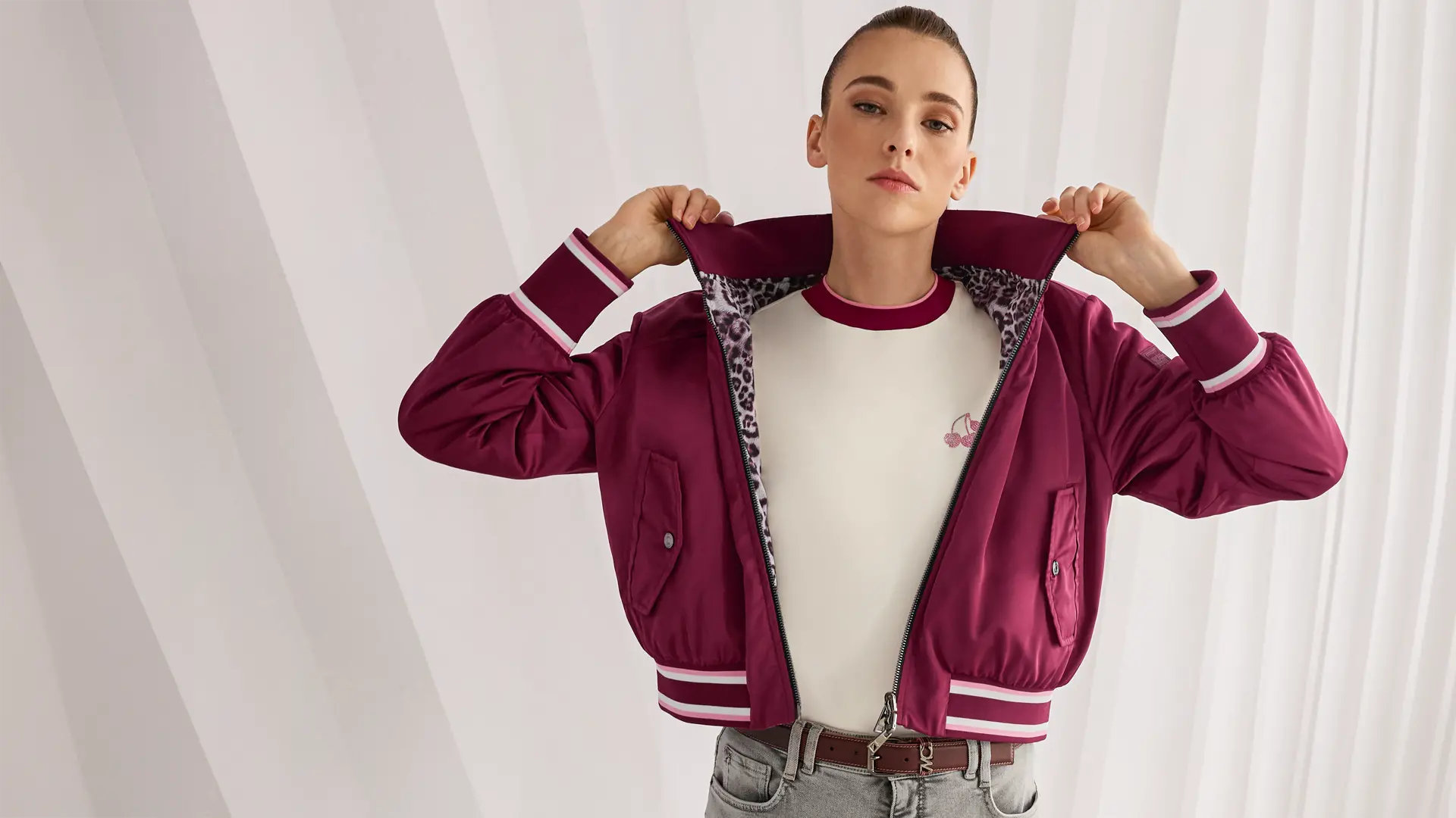 Reversible bomber jacket in cherry red, loose fit, slightly cropped cut