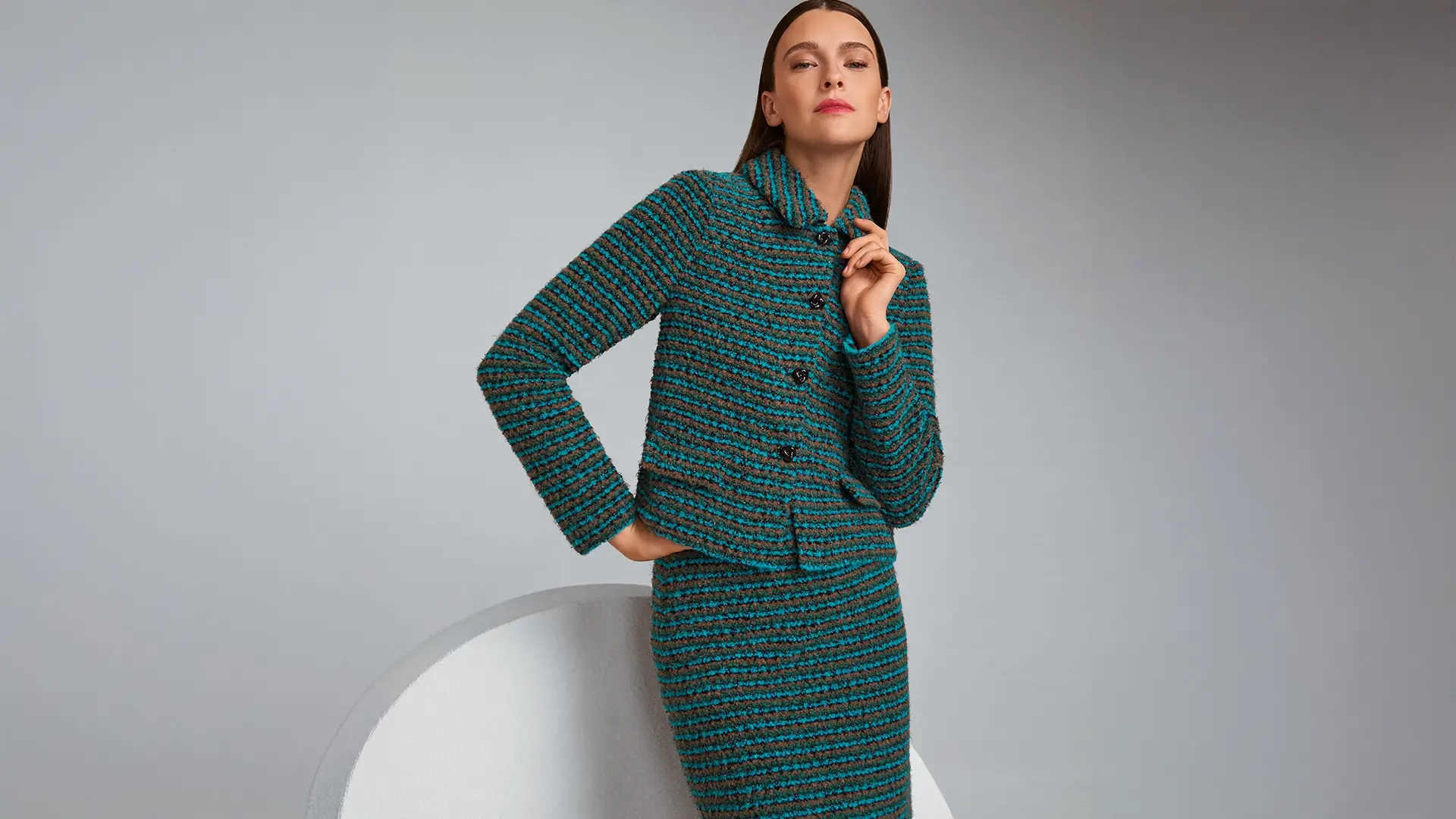 Knitted in Germany Cardigan und Rock mit Lurex