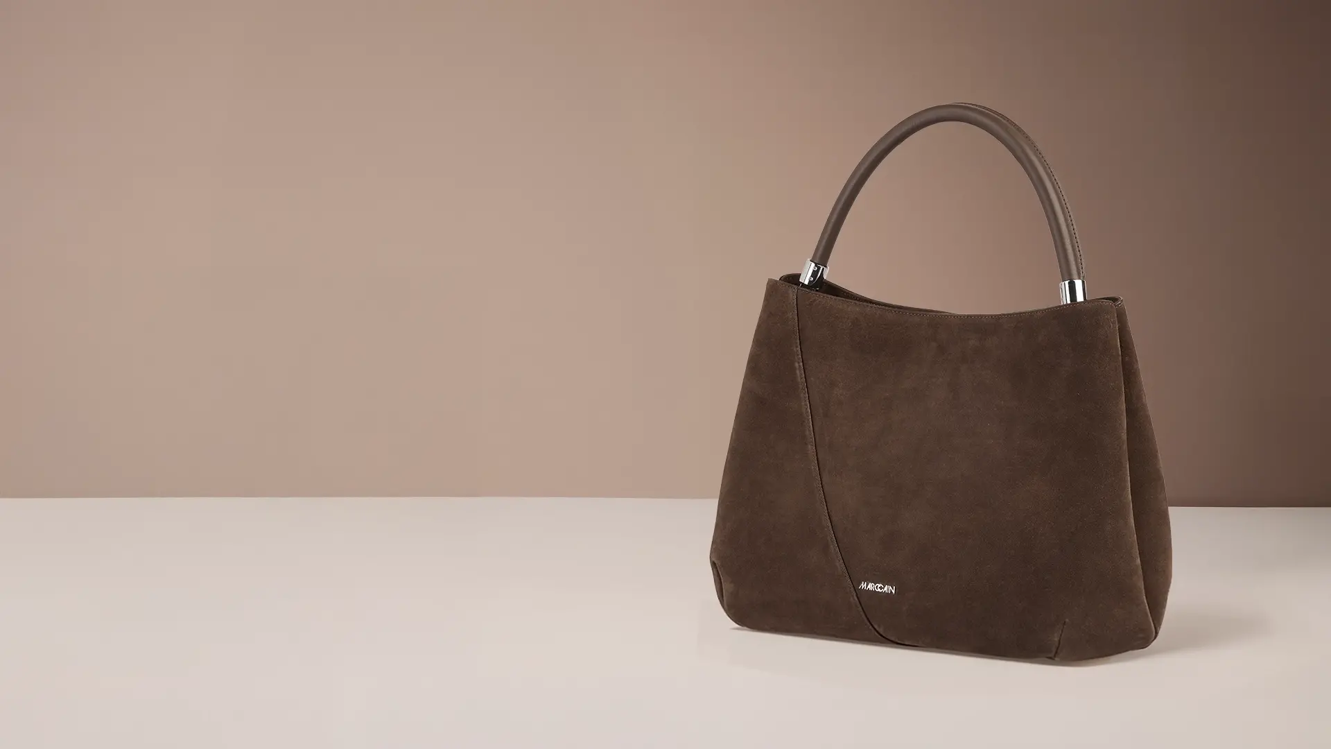 Braune Schultertasche aus Veloursleder