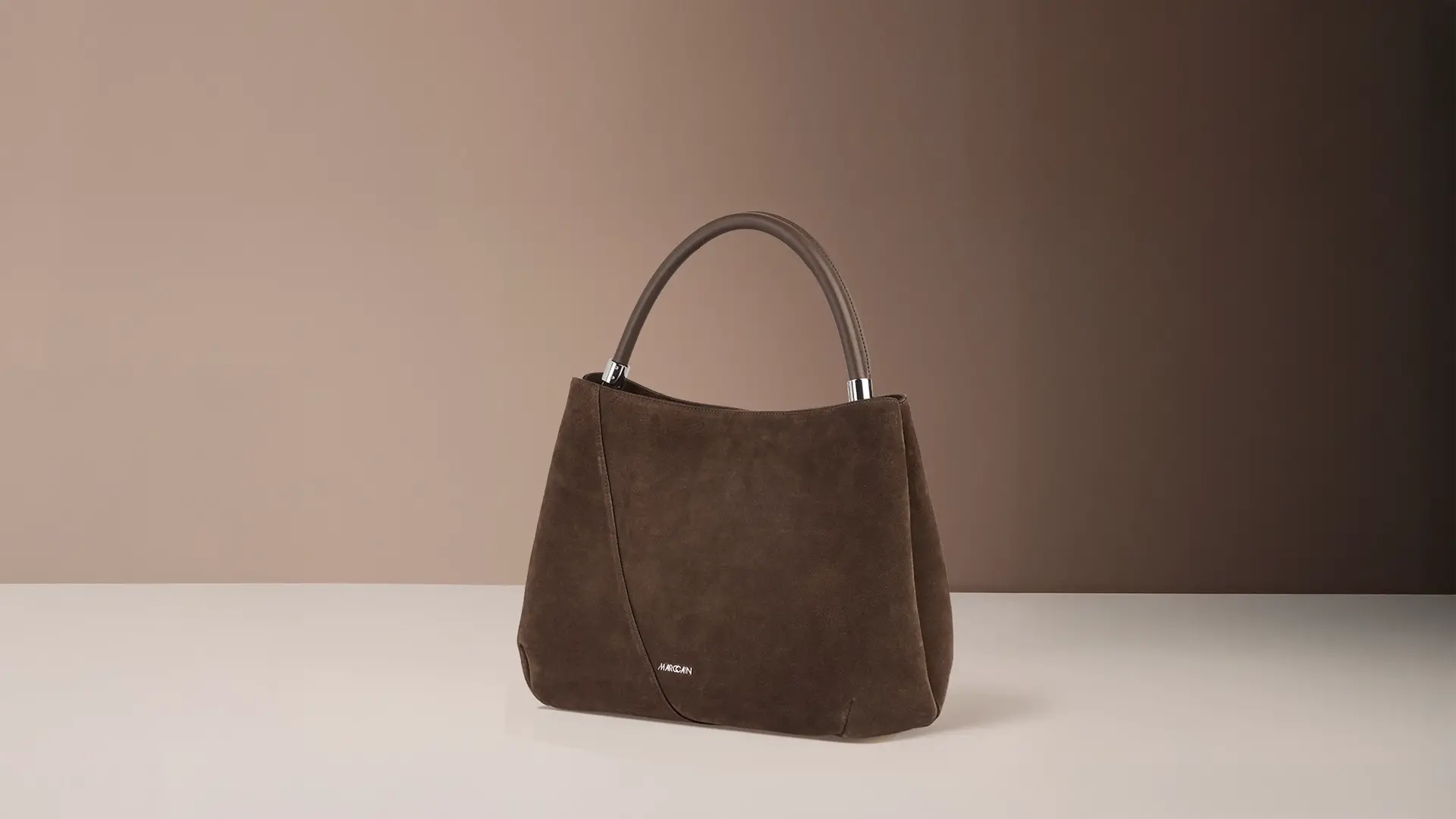 Braune Schultertasche aus Veloursleder