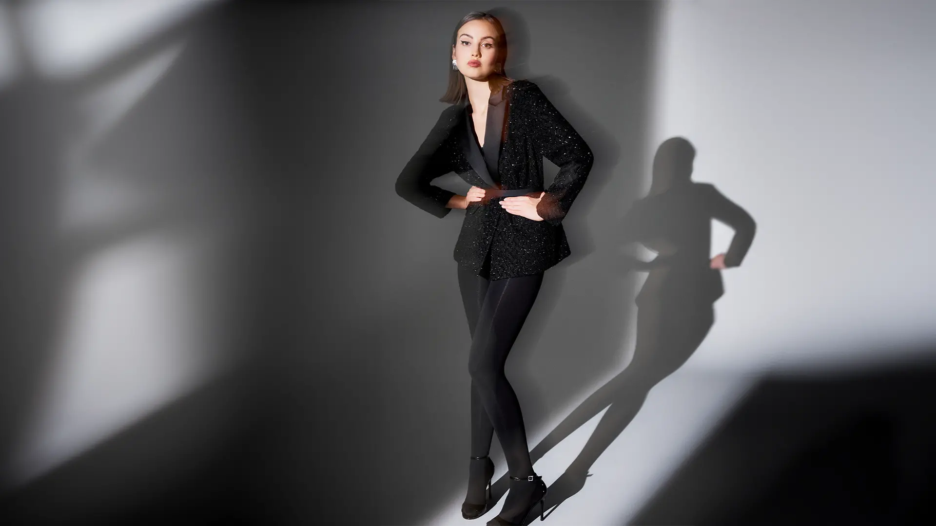 Blazer noir cintré avec détails pailletés