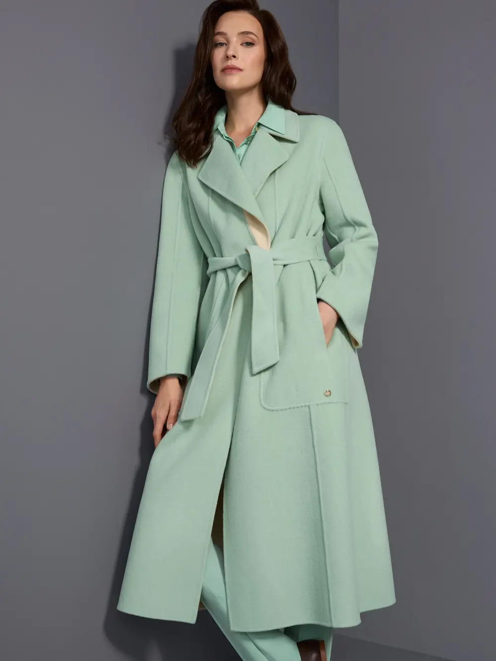 Manteau réversible luxueux en laine