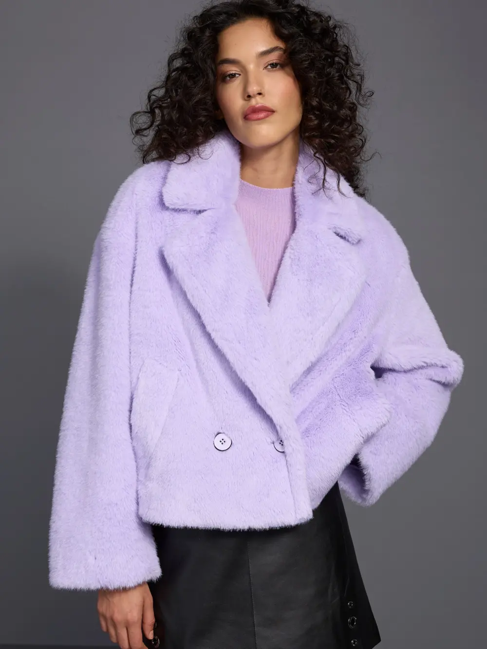 Manteau d'extérieur court en fausse fourrure