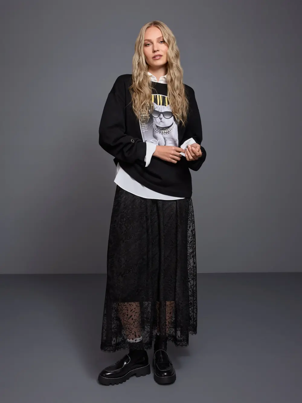 Lace midi skirt