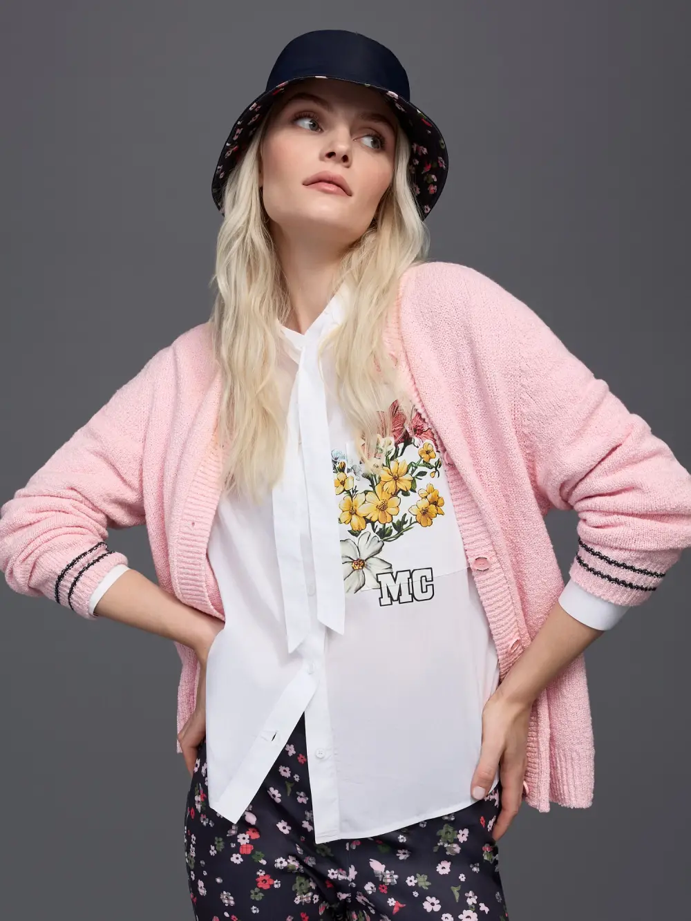 Cardigan uni tricoté en Allemagne