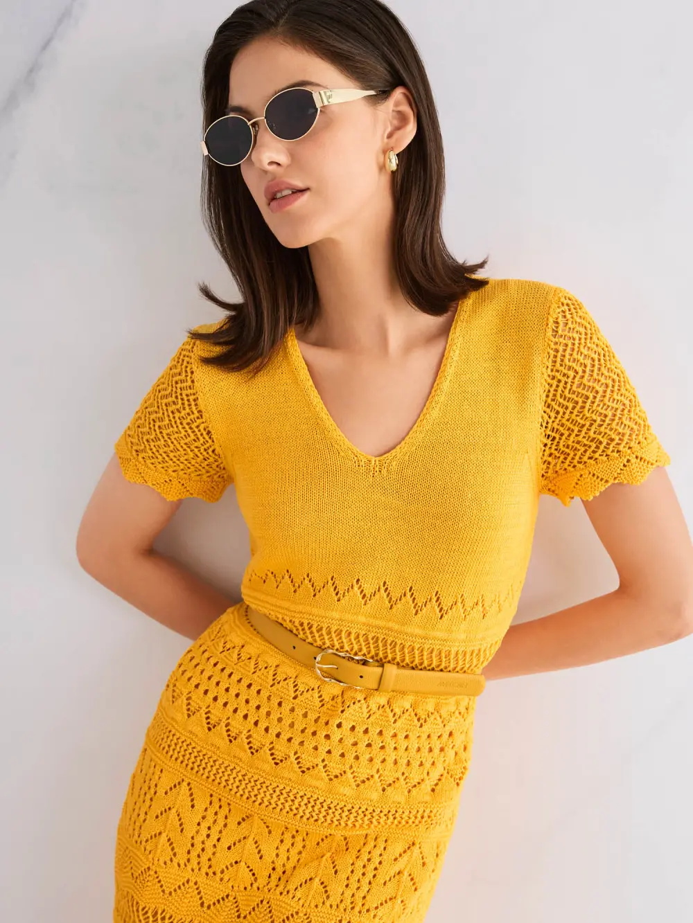 Narrow leather belt with buckle