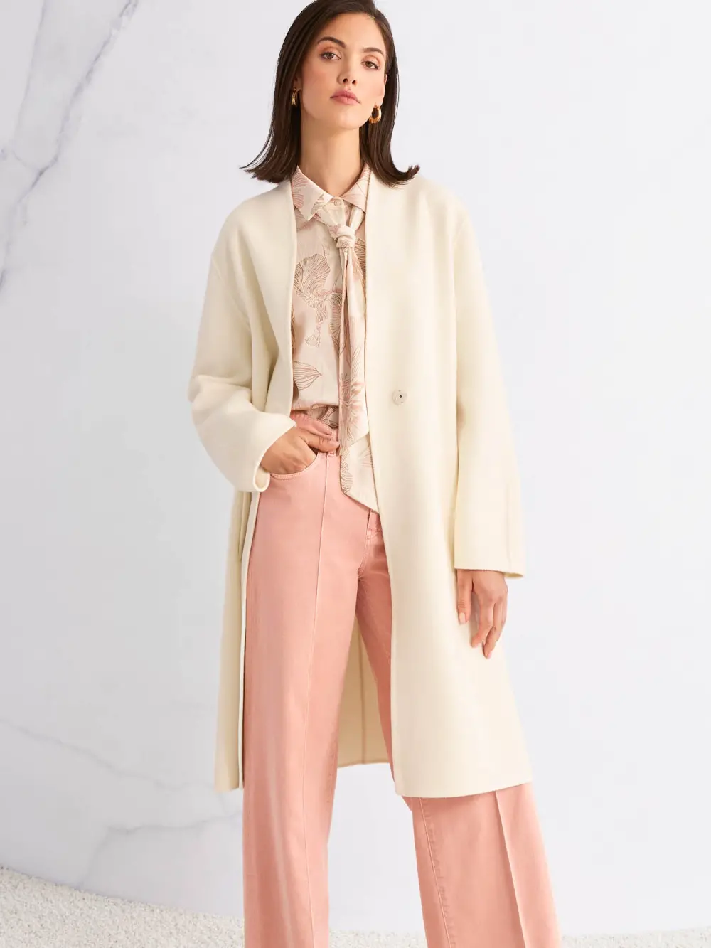 Elegant coat made of pure wool