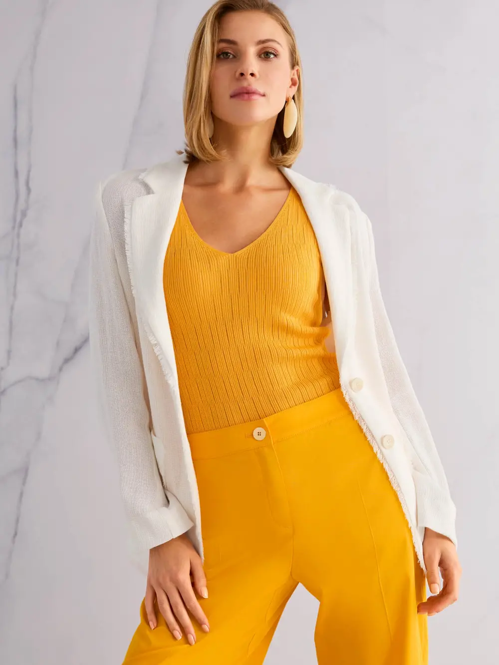 Sleeveless fine knit top