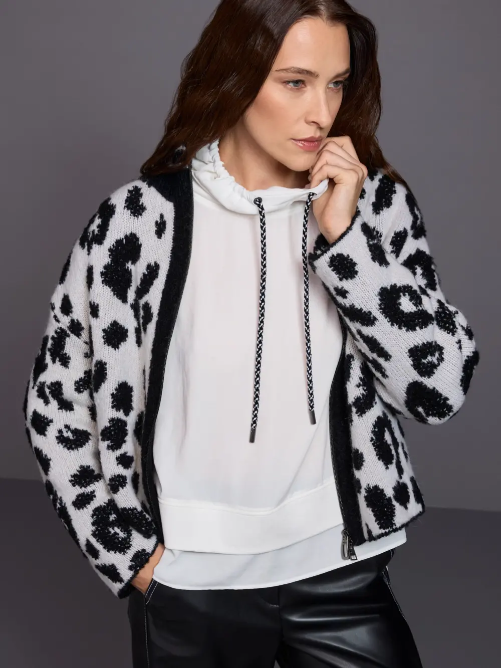 Loose-fitting blouse