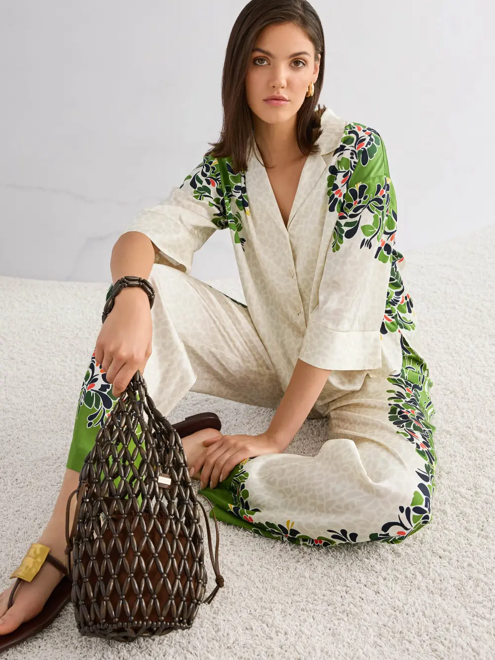 Leather toe thongs with decoration