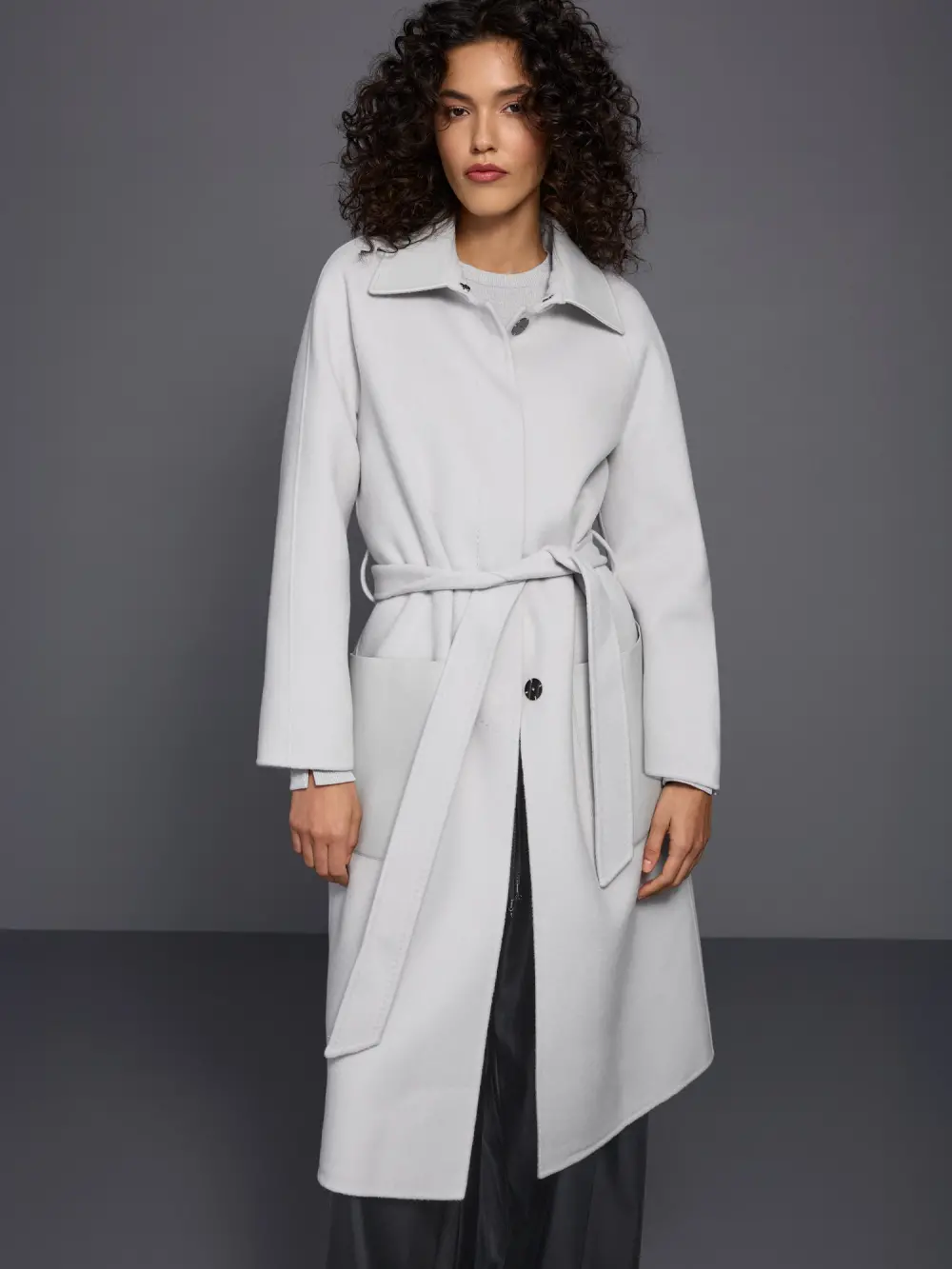 Manteau court avec détails en cuir