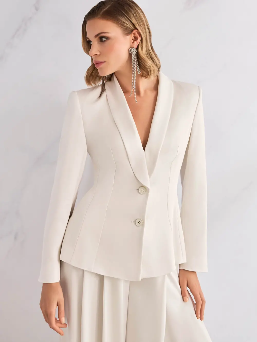 Elegant blazer with cinched waist