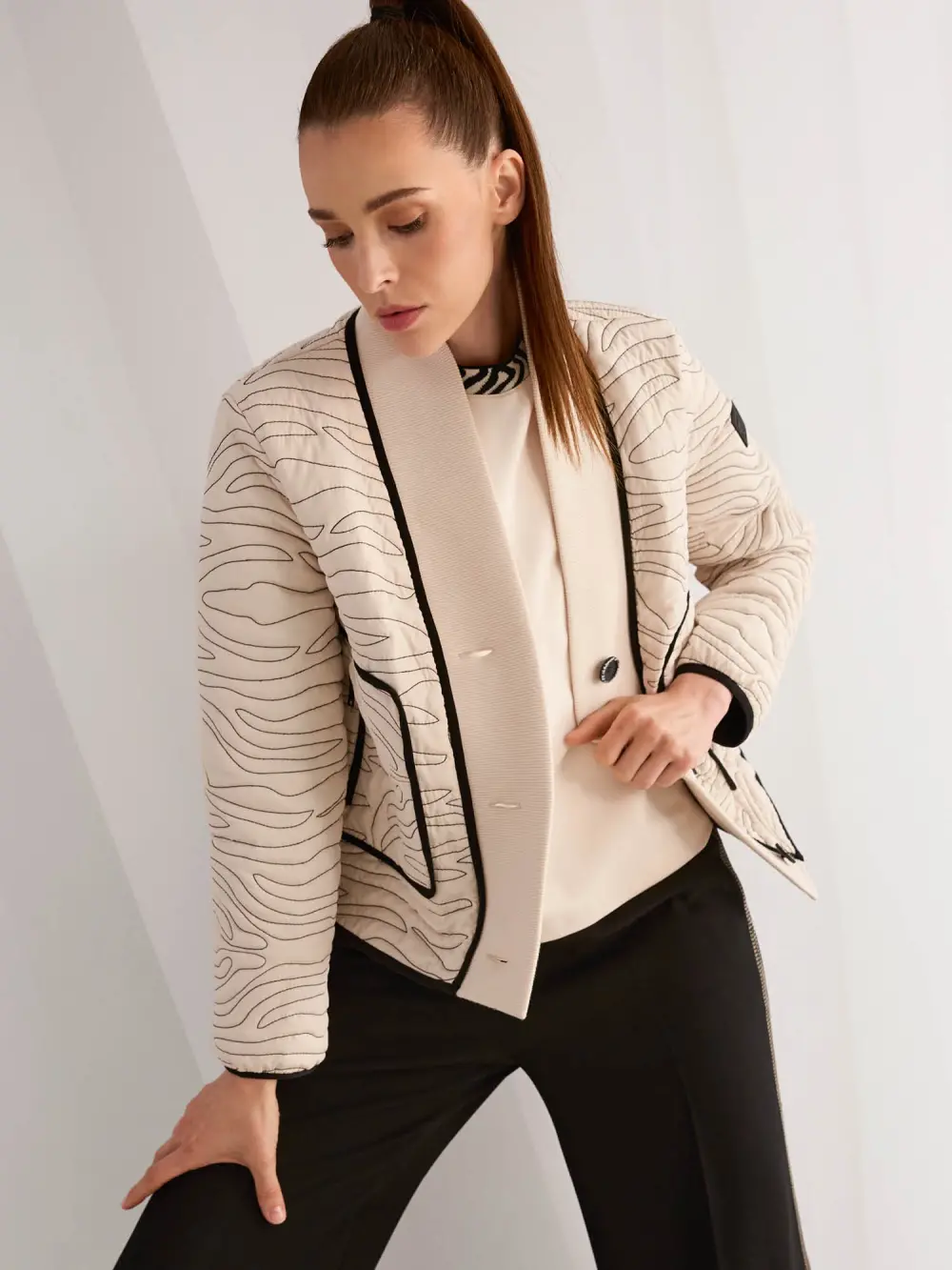 Veste matelassée courte avec détails tricotés