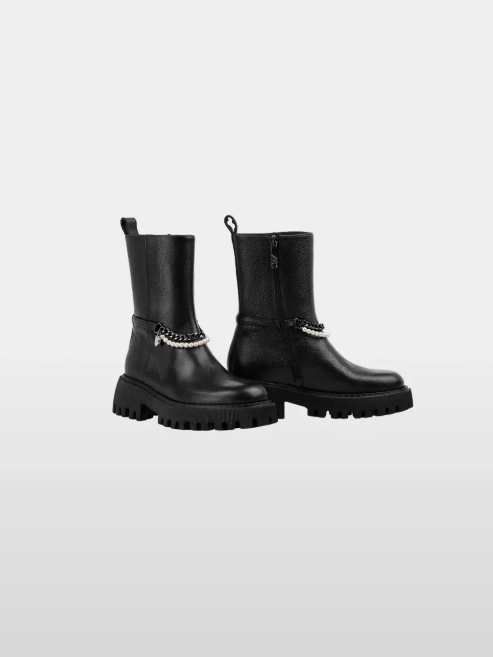 Boots with pearl and chain details