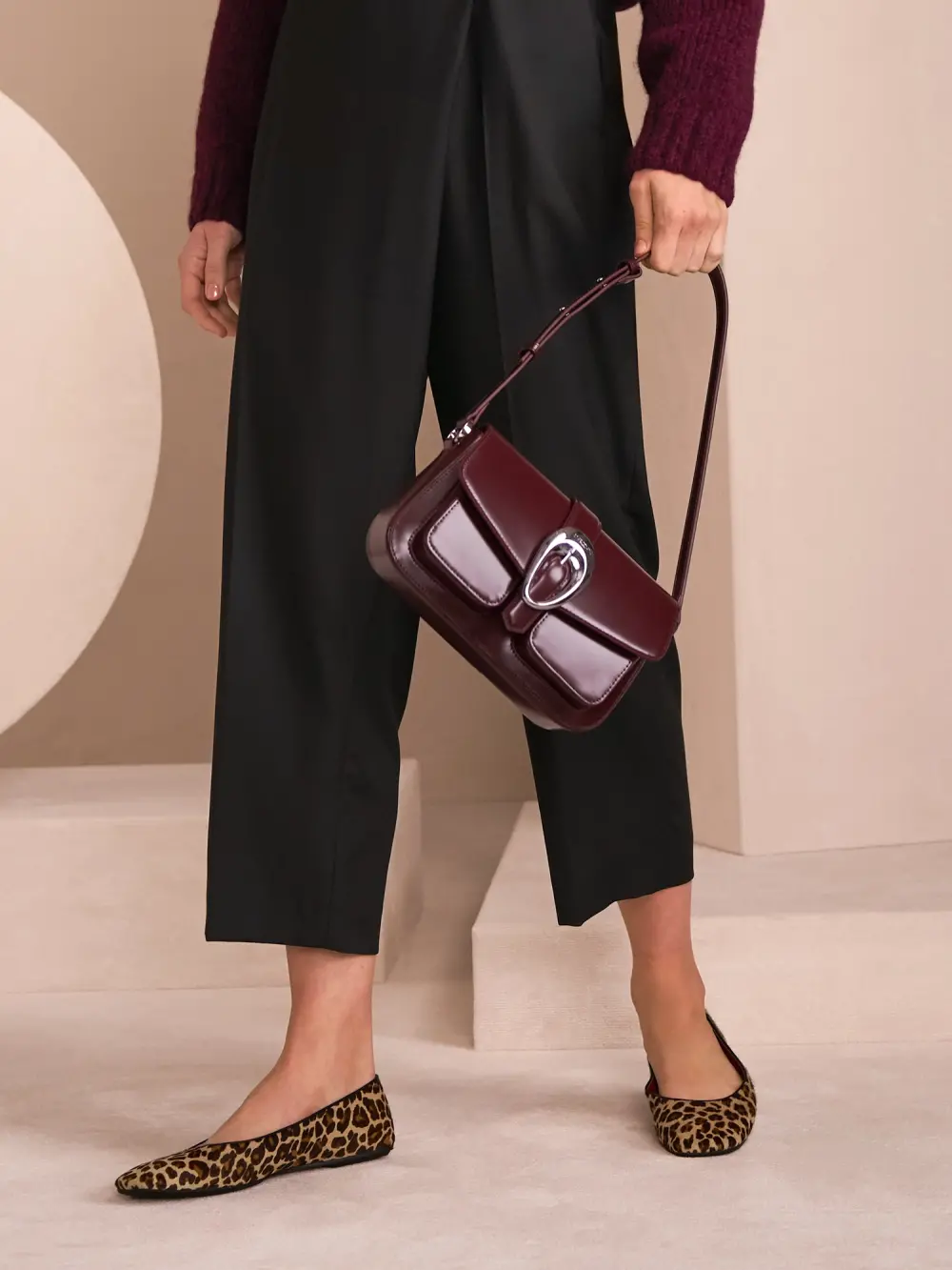 Sac à bandoulière élégant avec boucle logo