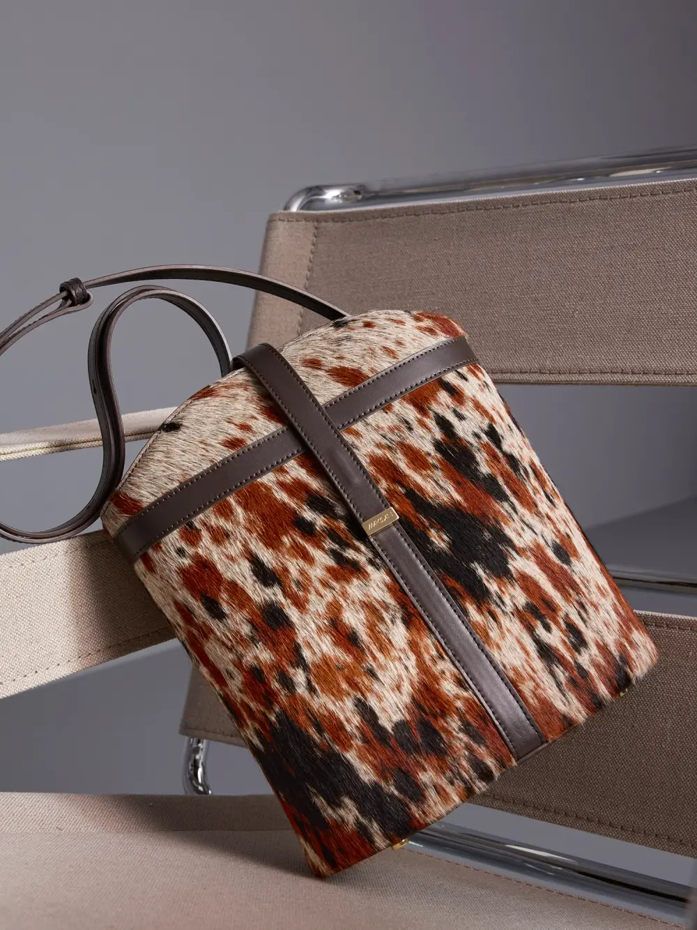 Extravagant bucket bag