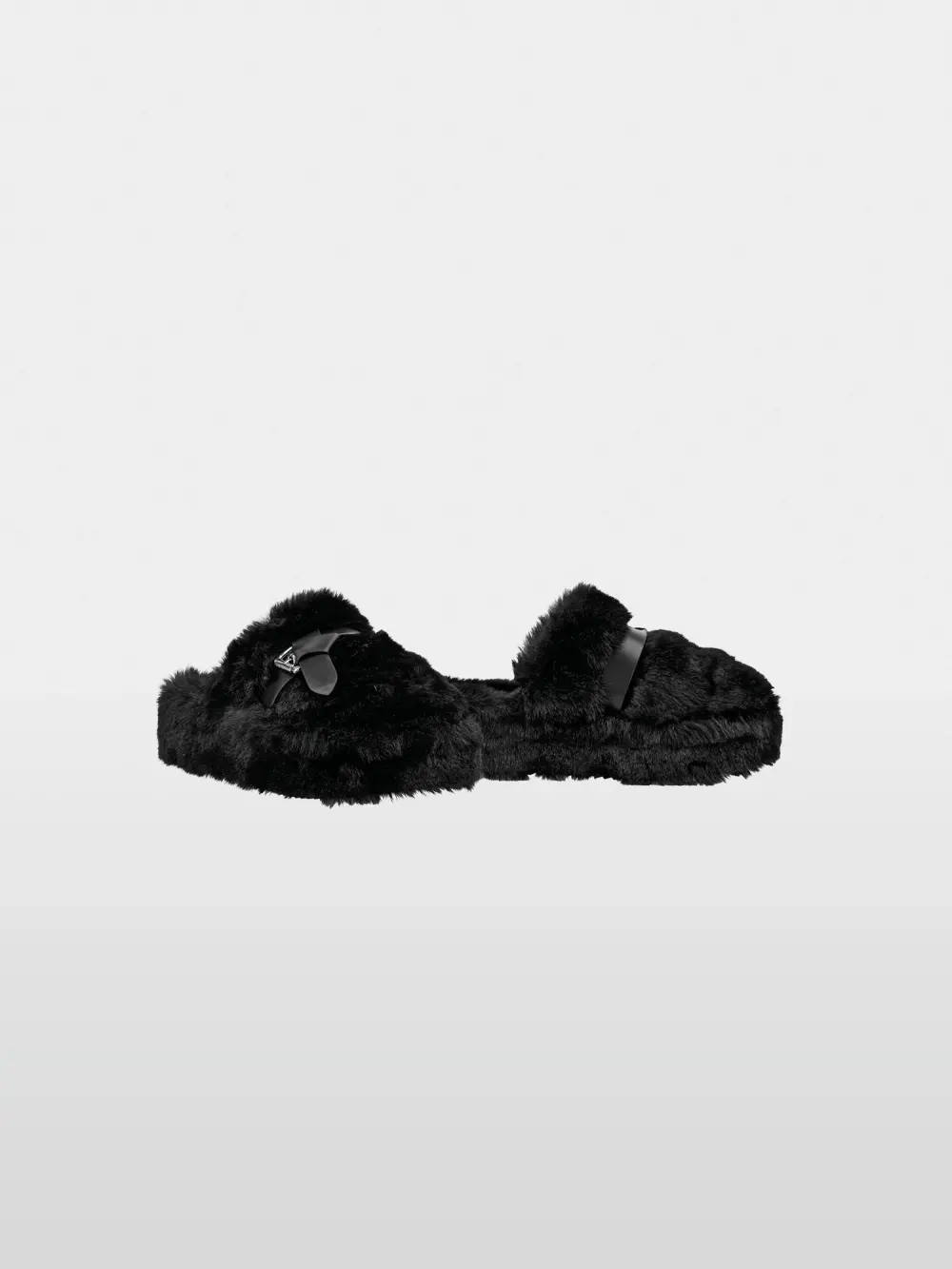 Fluffy slippers with faux lambskin
