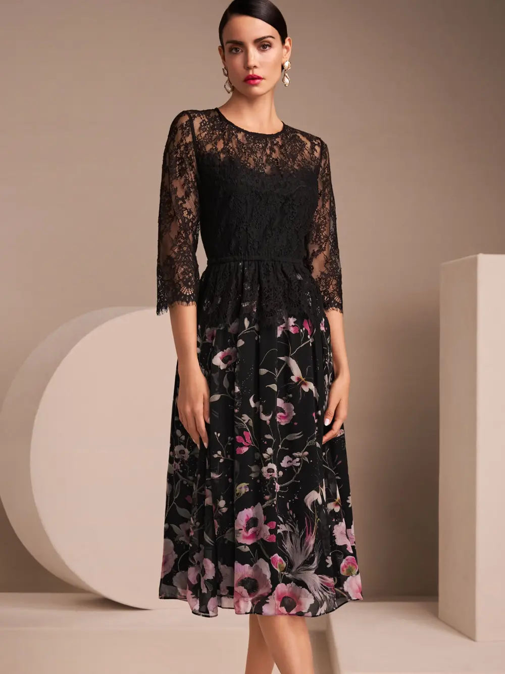 Jurk met kant en bloemenprint
