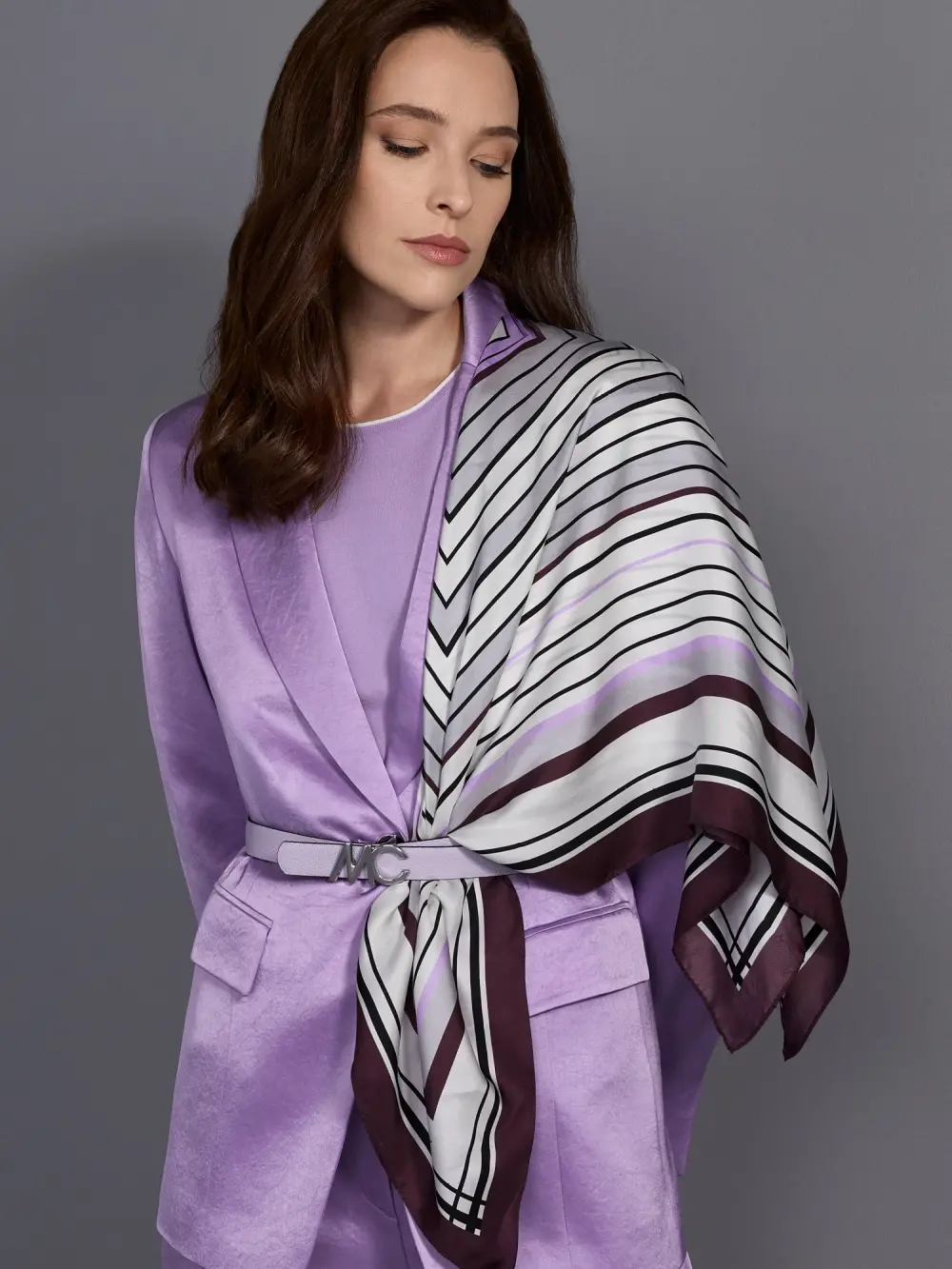 Foulard en soie au motif graphique