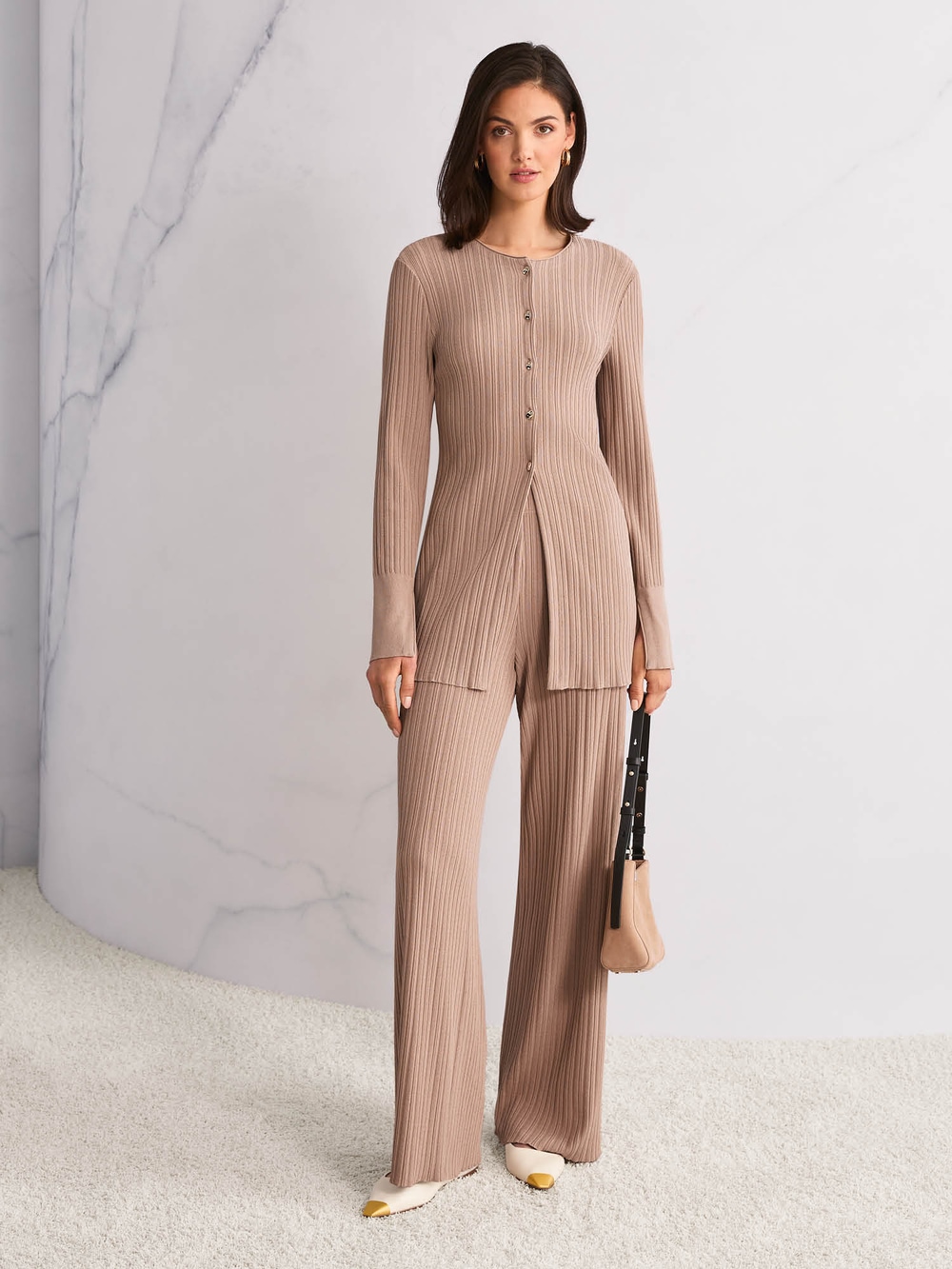 Elegant leather pumps