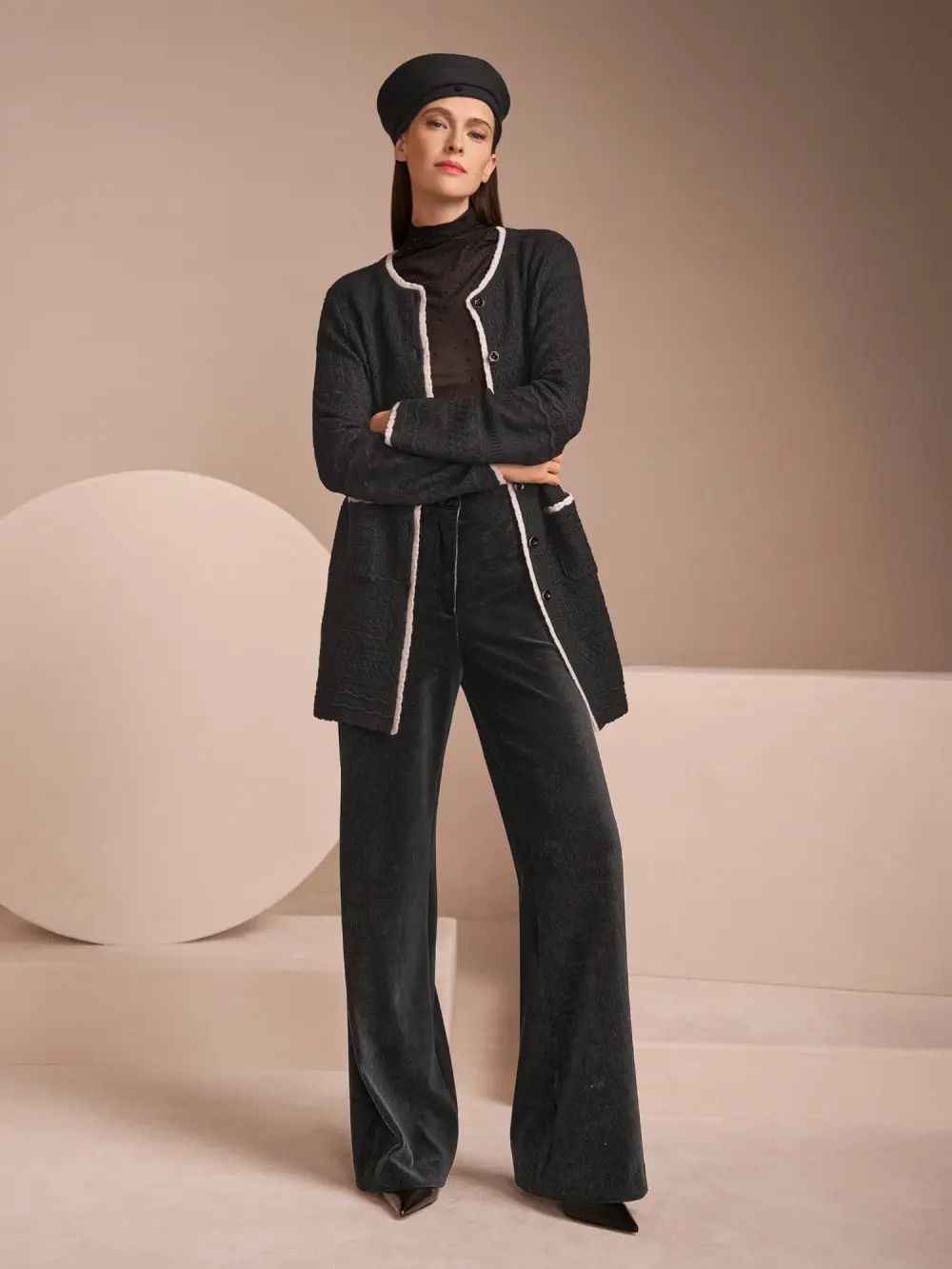 Wide leather waist belt