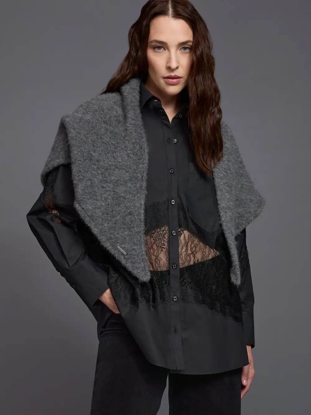 Large triangular scarf
