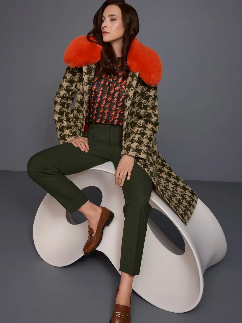 Houndstooth coat with faux fur collar