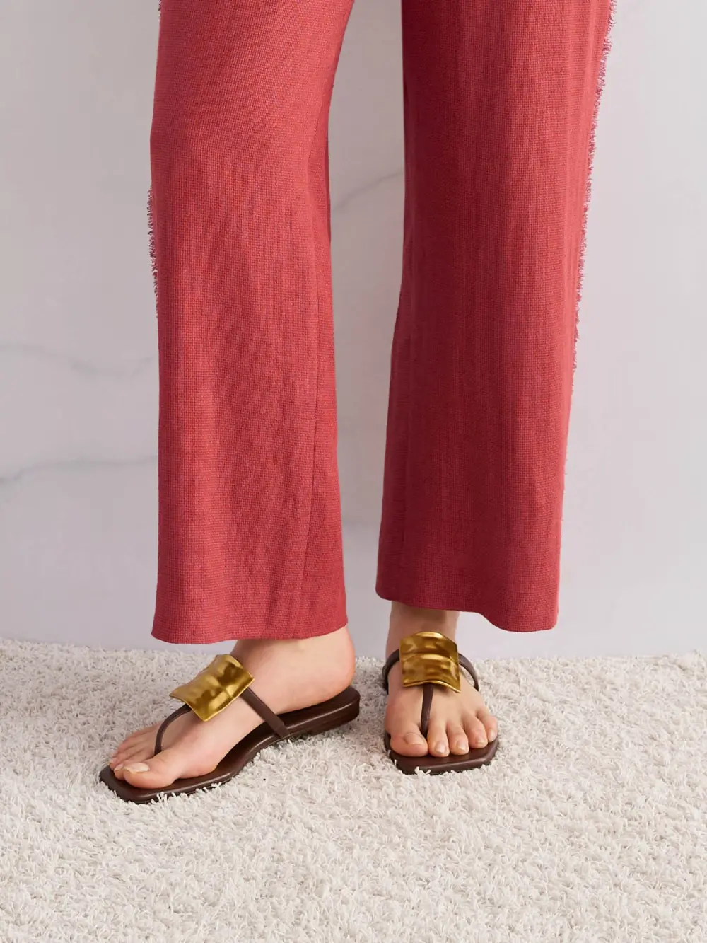 Leather toe thongs with decoration