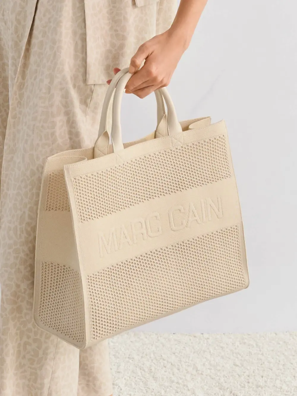 Melange knit shopper with logo