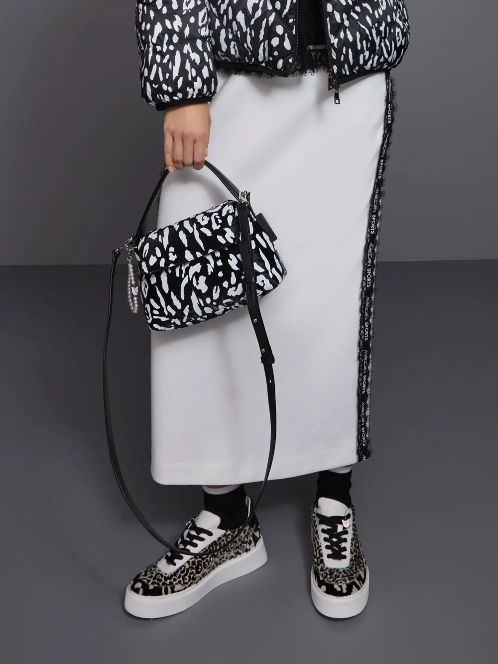 Shoulder bag with flap in leopard print