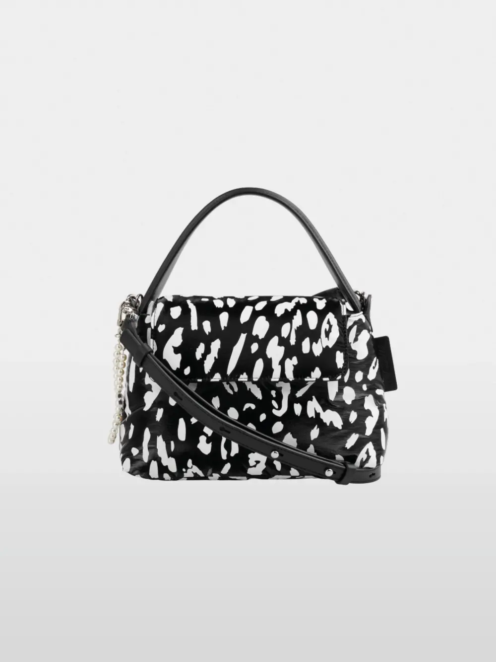 Shoulder bag with flap in leopard print