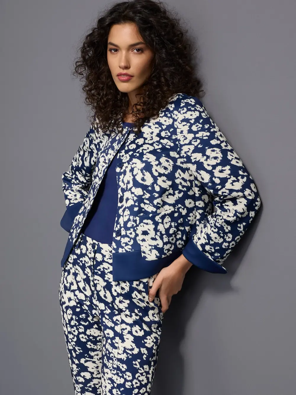 Short jacket with all-over print