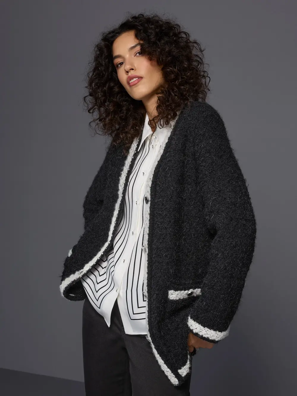 Cardigan bouclé tricoté en Allemagne
