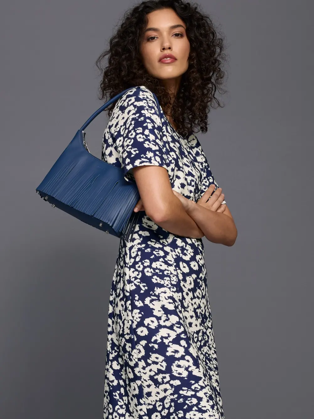 Shoulder bag with fringes