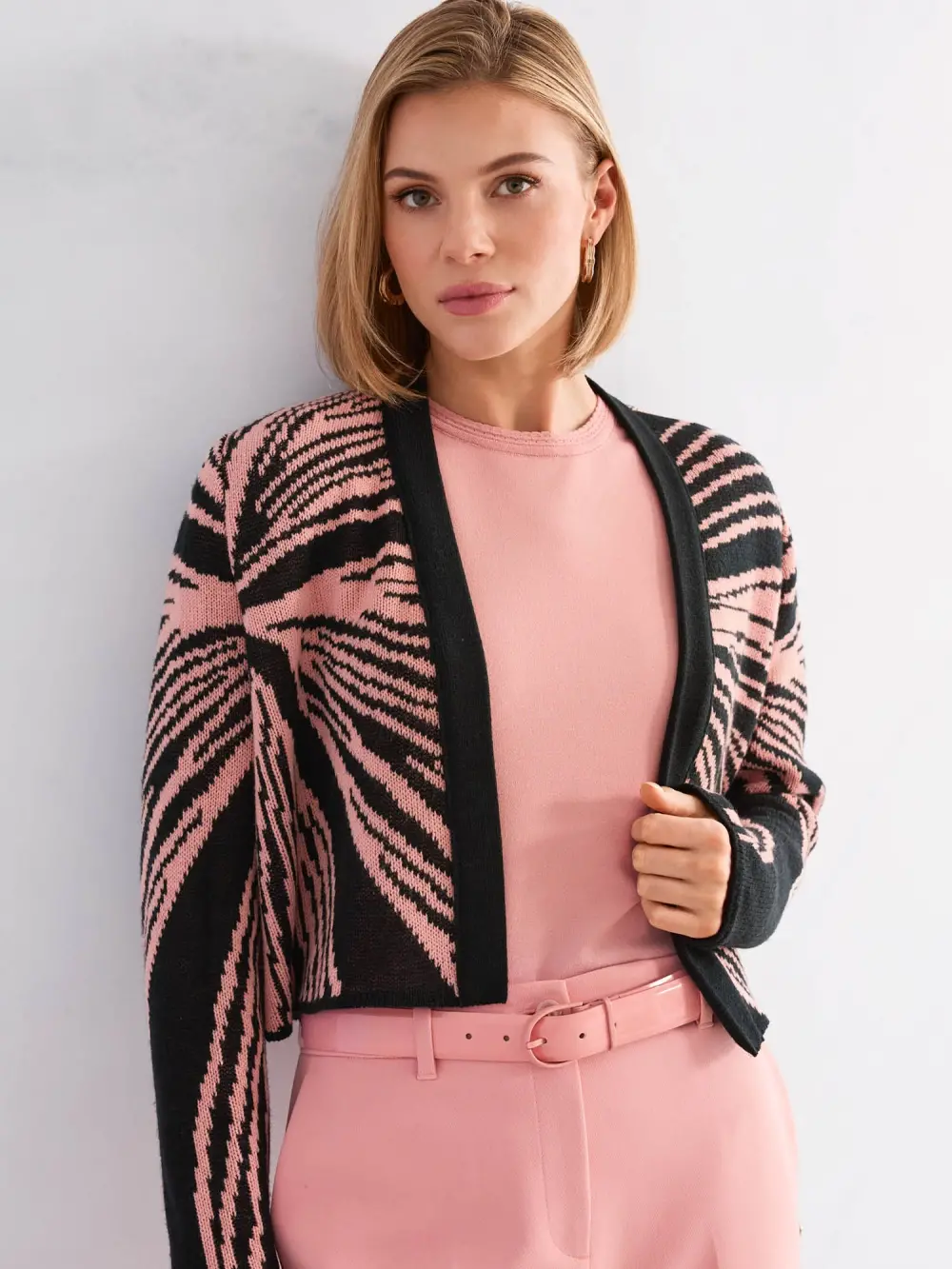 Patent leather belt with logo embossing