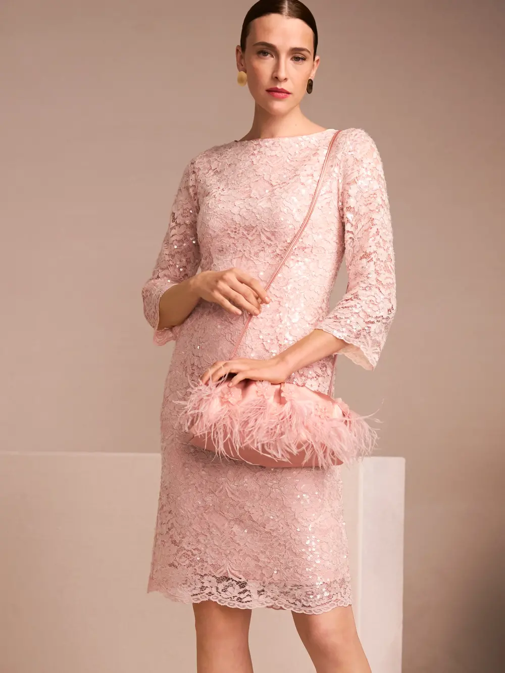 Elegante clutch met veren