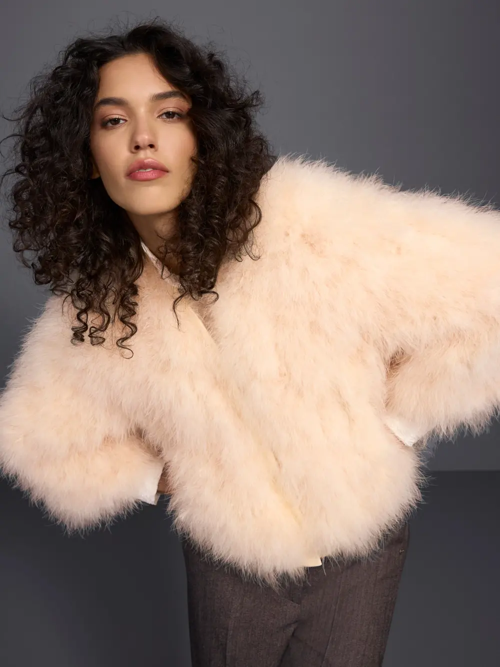 Veste courte avec plumes