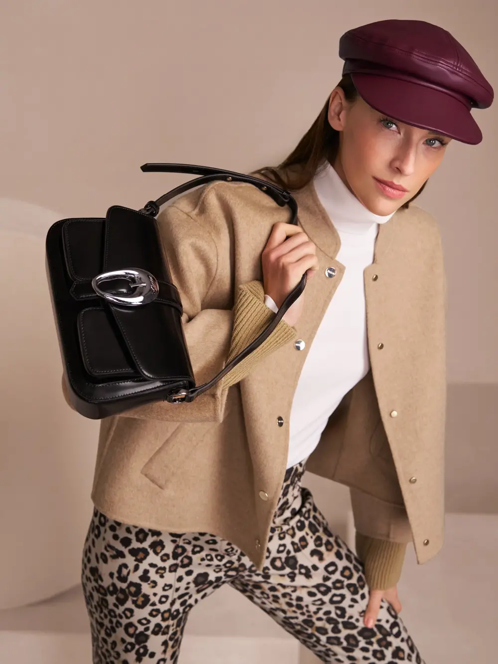 Sac à bandoulière élégant avec boucle logo