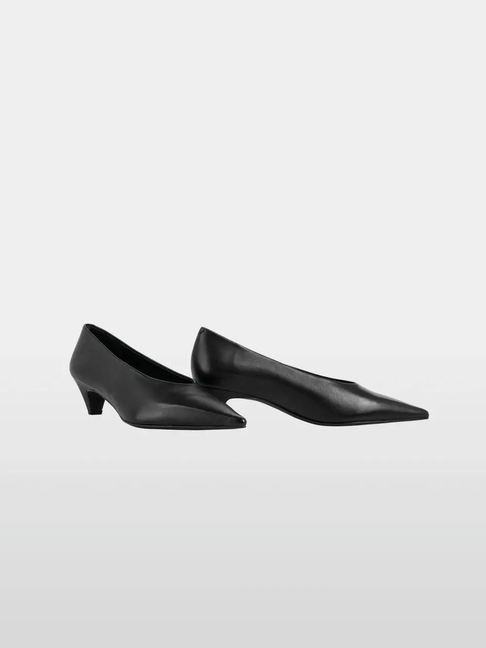 Elegant leather pumps