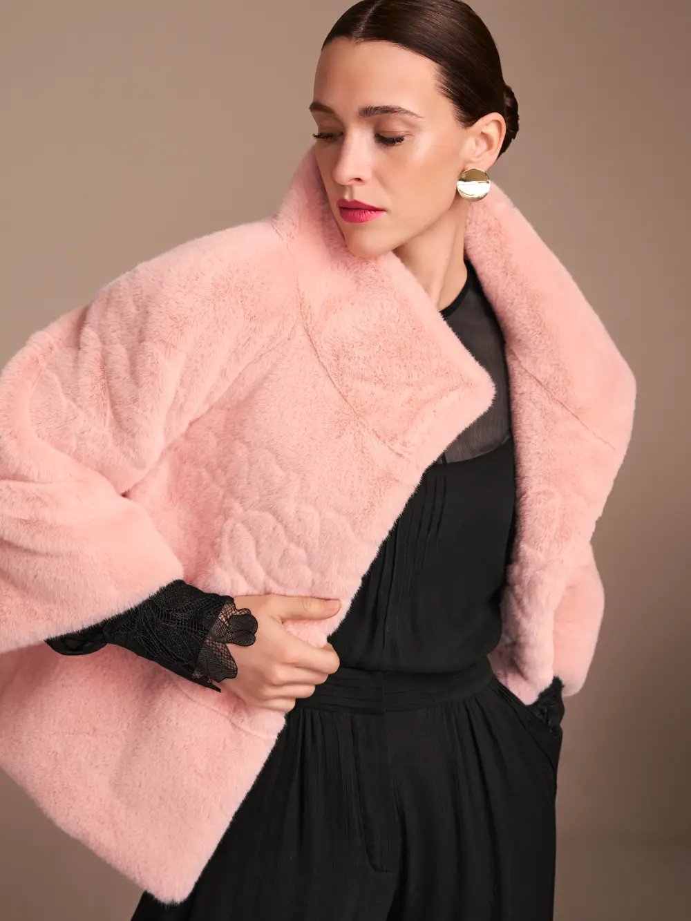Elegante jas met imitatiebont
