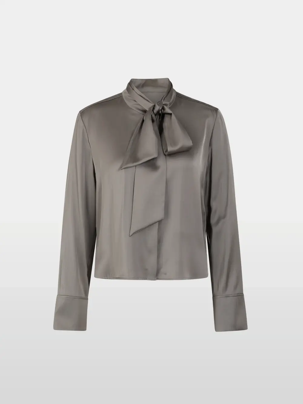 Feminine blouse with bow