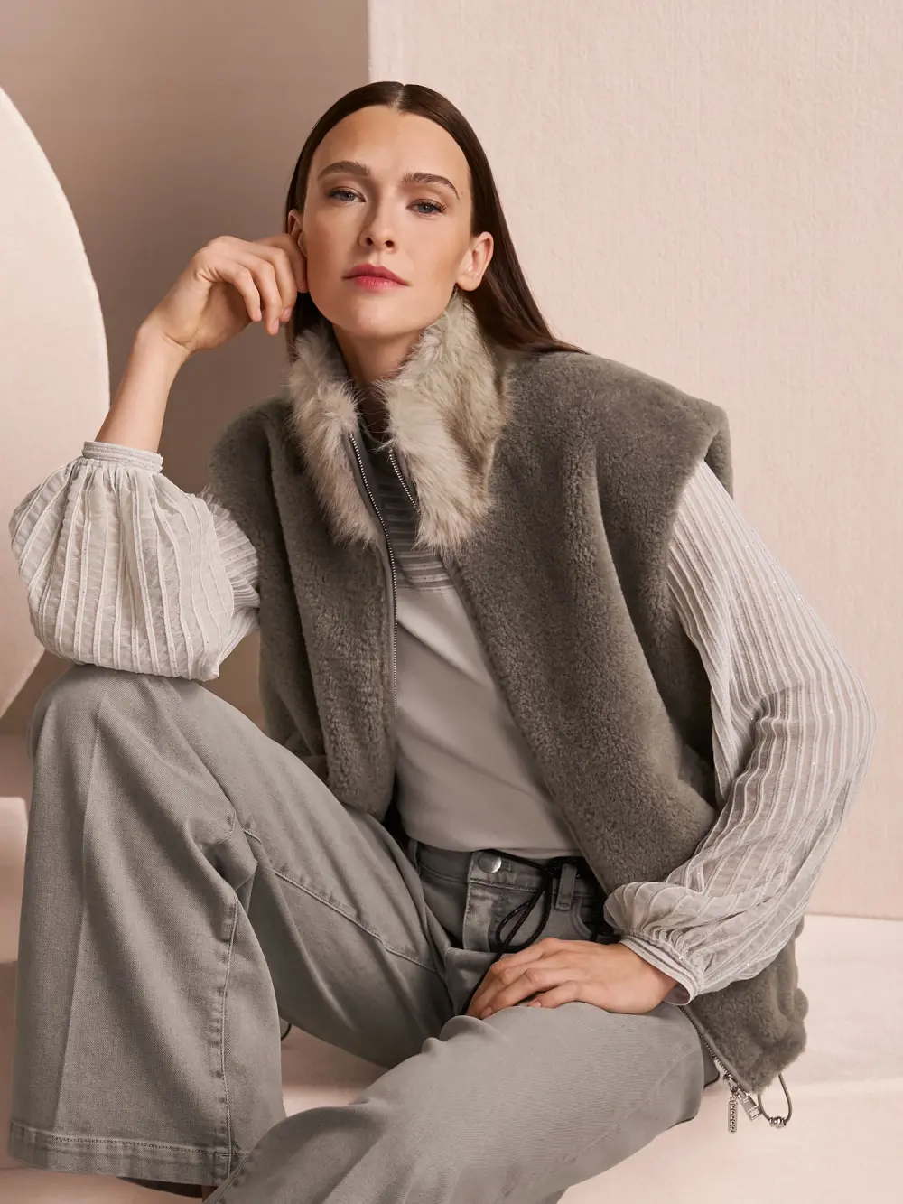 Cosy waistcoat with faux fur collar