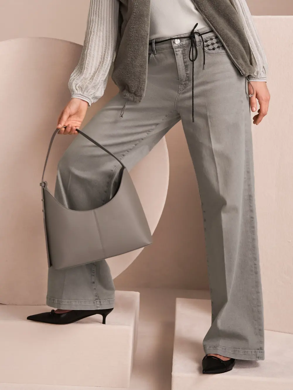 Leather shoulder bag