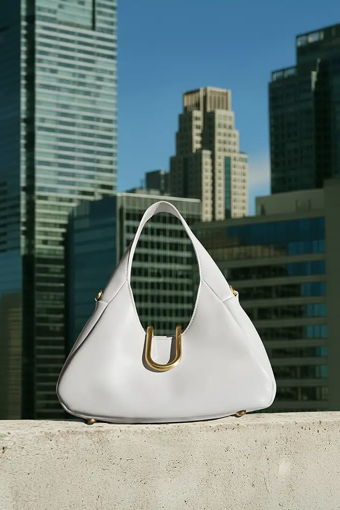 Hobo bag with metal fittings