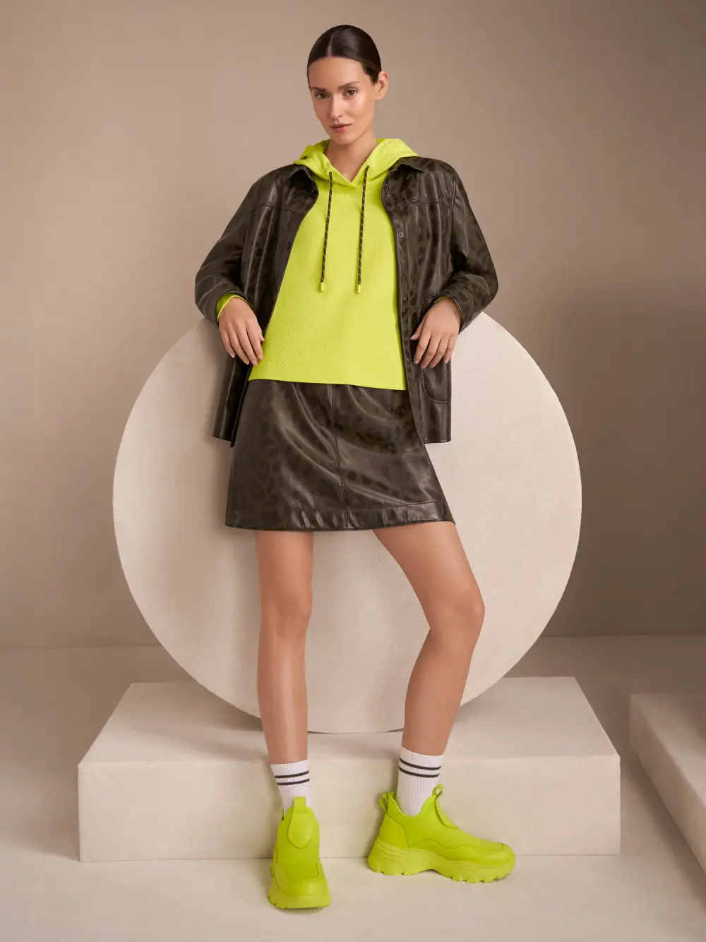 Chemise en similicuir avec imprimé léopard