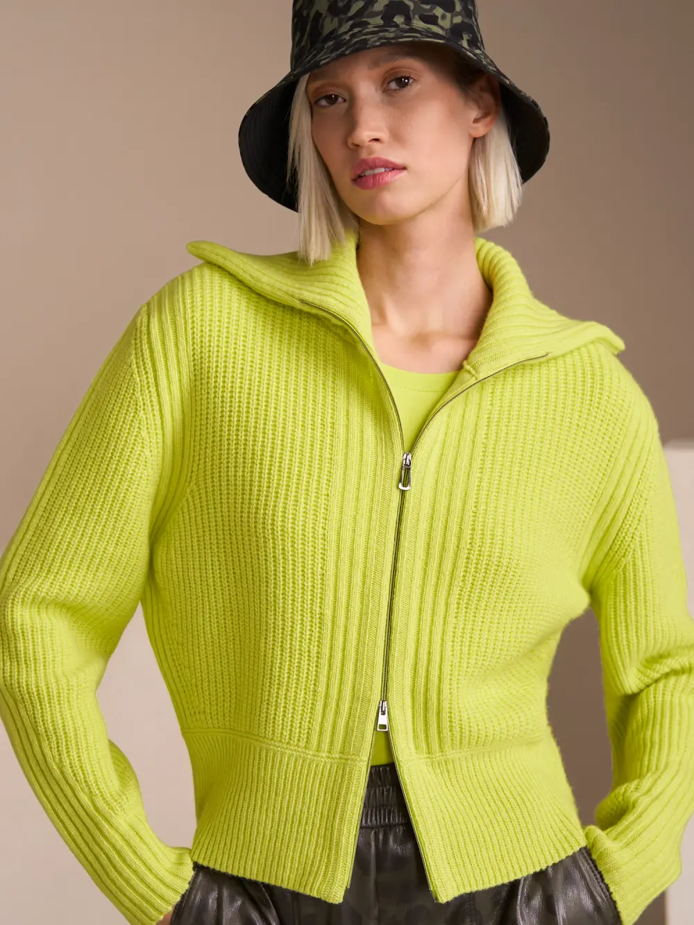 Cardigan à col Knitted in Germany