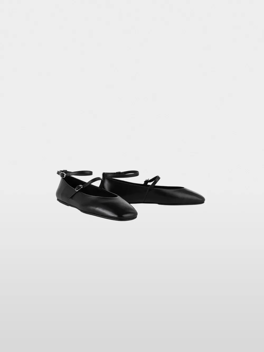Ballerina met vierkante neus en riempjes