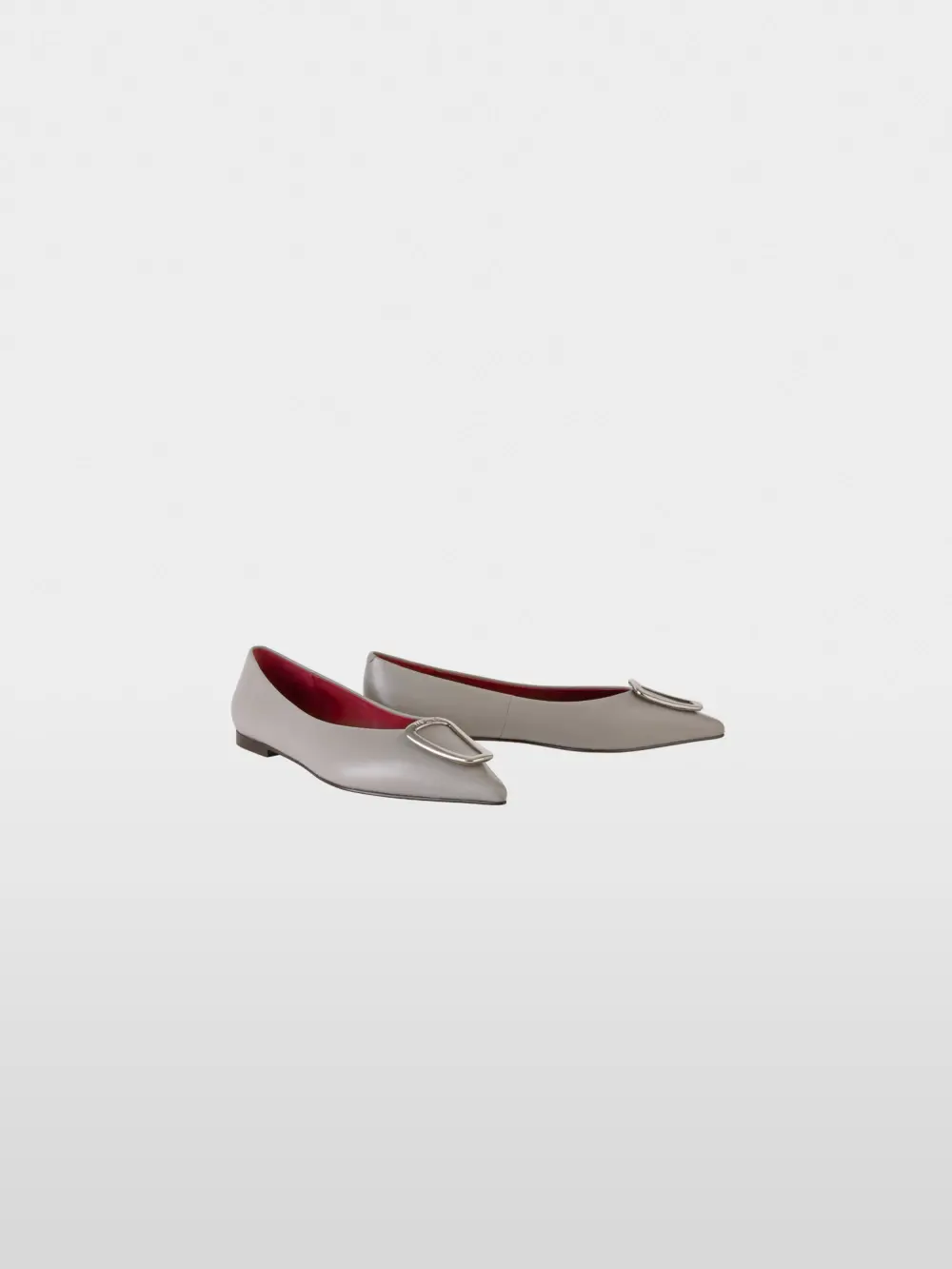 Puntige ballerina met metalen detail